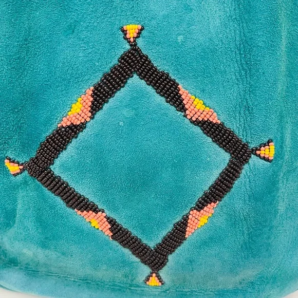 ❌SOLD❌ 🌼MARKDOWN🌼 Teal Faux Suede with Bead Work Design Drawstring Bag - Picture 3 of 12